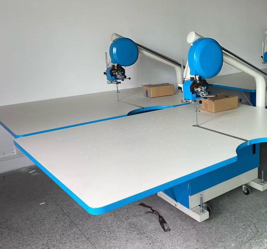 Máy cắt vải lưỡi đai thép - Máy cắt vòng